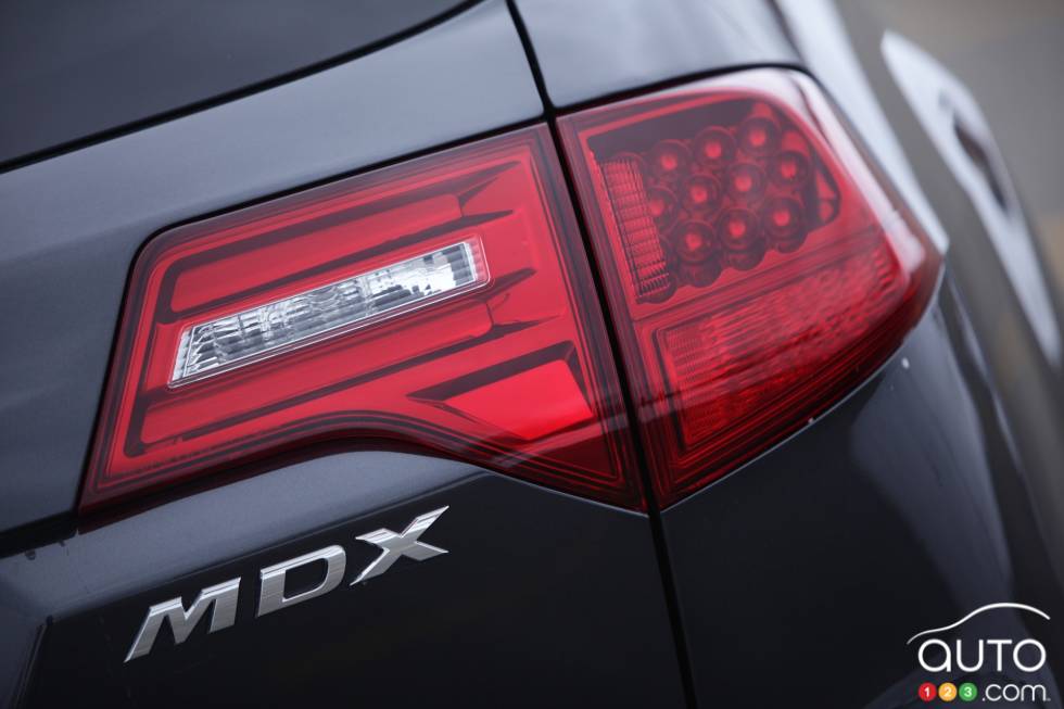 Details logo under rear light