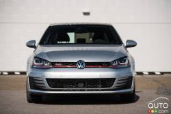 Vue de face de la Volkswagen Golf GTI 2016