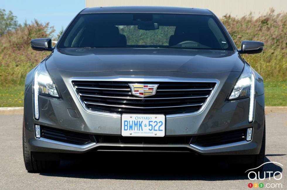 2016 Cadillac CT6 front view