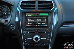Écran info-divertissement du Ford Explorer Platinum 2016