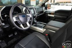 Habitacle du conducteur du Ford F-150 Lariat FX4 4x4 2016