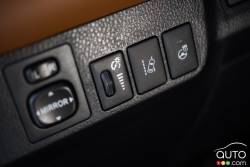 Détail intérieur du Toyota Rav4 AWD Limited 2016