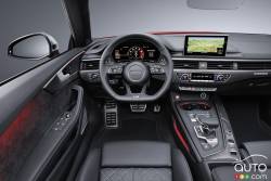 Habitacle du conducteur de l'Audi A5 2017