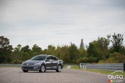 Vue 3/4 avant de la Volkswagen Passat Comfortline 2016