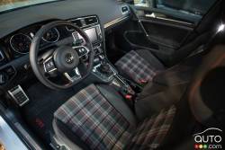 Habitacle du conducteur de la Volkswagen Golf GTI 2016