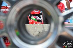 Dario Franchitti, Target Chip Ganassi Racing vue à travers une roue dans les puits
