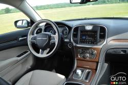 2016 Chrysler 300 C dashboard