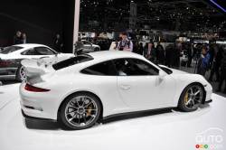 Vue du côté droit de la Porsche 911 GT3 2014