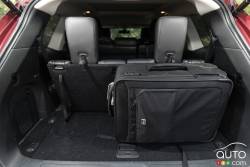 2015 Nissan Pathfinder Platinum AWD trunk