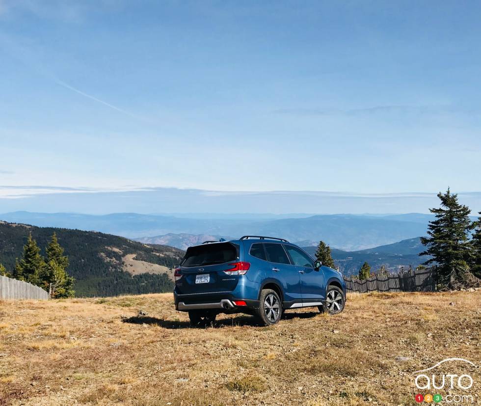  3/4 rear view of the 2019 Subaru Forester Premier