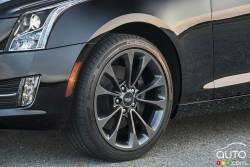 Roue de la Cadillac CTS-V super sedan 2017 and Cadillac ATS-V Sedan 2017