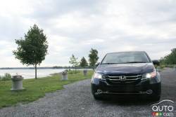 2016 Honda Odyssey Touring front view