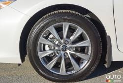 2016 Toyota Camry XLE wheel