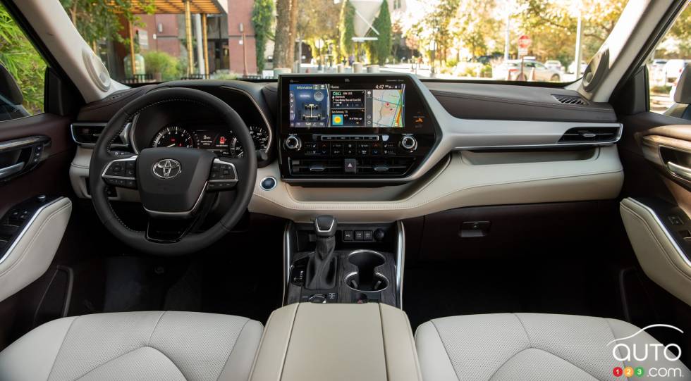 We drive the 2020 Toyota Highlander 