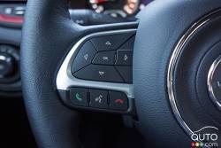 2016 Jeep Renegade Trailhawk steering wheel mounted audio controls