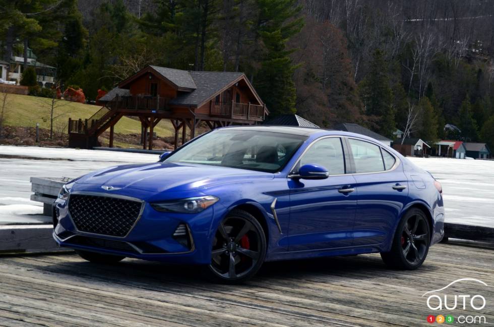 Side view of the 2019 Genesis-G70-2.0T-Sport-RWD