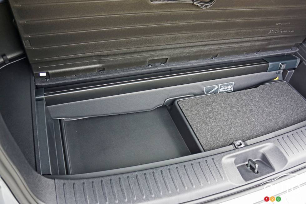 2016 Toyota Highlander XLE AWD trunk details