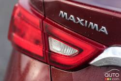 2015 Nissan Maxima Platinum model badge