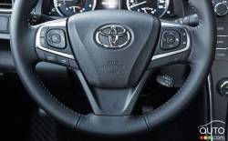 2016 Toyota Camry XLE steering wheel