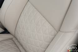 2015 Nissan Maxima Platinum seat detail