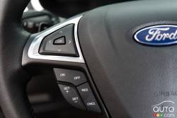 2015 Ford Edge Titanium steering wheel mounted cruise controls