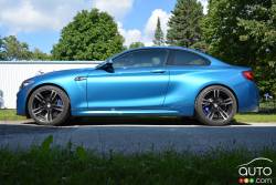 2016 BMW M2 side view