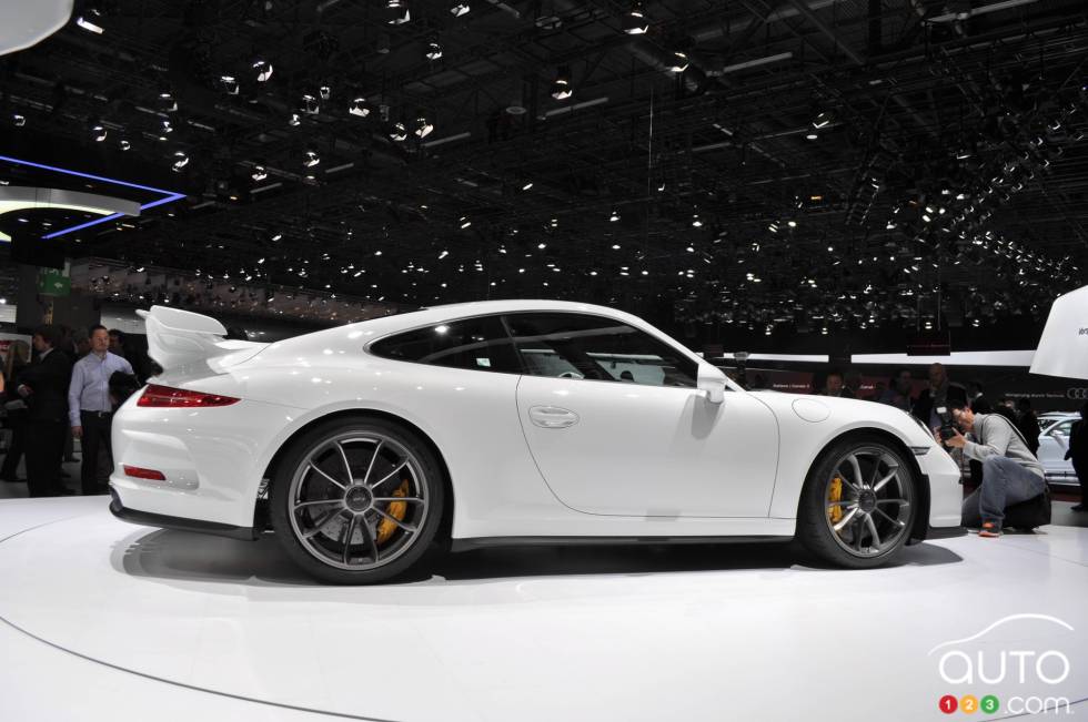 2014 Porsche 911 GT3 on stage