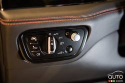 2017 Bentley Bentayga interior details