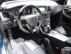 L'intérieur de la Volvo V60 2017