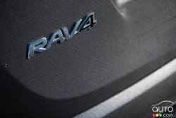 Écusson du modèle du Toyota Rav4 AWD Limited 2016