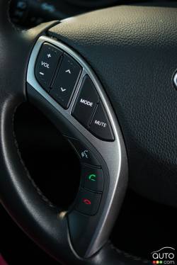 2016 Hyundai Elantra GT Limited steering wheel mounted audio controls