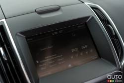 2015 Ford Edge Titanium infotainement display