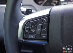 Commande pour audio au volant du Land Rover Dicovery Sport HSE 2016