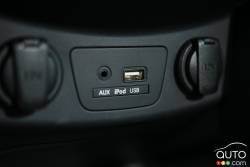2016 Hyundai Elantra GT Limited USB connection