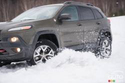 2016 Jeep Cherokee Trailhawk playing in the snow