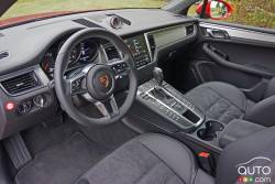 2017 Porsche Macan GTS cockpit