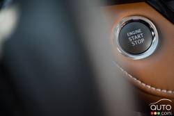 Bouton de démarrage et arrêt du moteur du Toyota Rav4 AWD Limited 2016