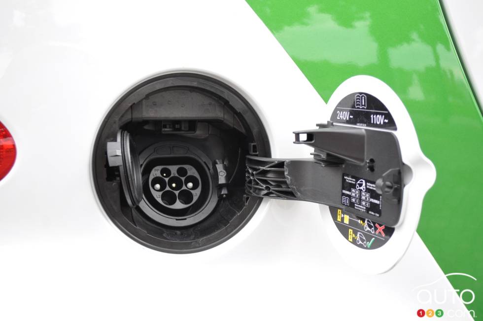 2013 smart fortwo electric drive picture on Auto123.tv