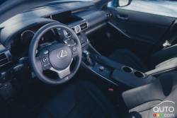 Habitacle du conducteur de la Lexus IS300 AWD 2016