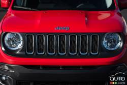 2016 Crossover comparo pictures: 2016 Jeep Renegade front grille