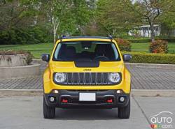 2016 Jeep Renegade Trailhawk front view