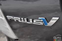 Écusson du modèle de la Toyota Prius V 2016