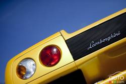 détails des feux arrières d'une Lamborghini Diablo