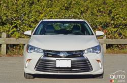 2016 Toyota Camry XLE front view