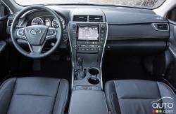 2016 Toyota Camry XLE dashboard
