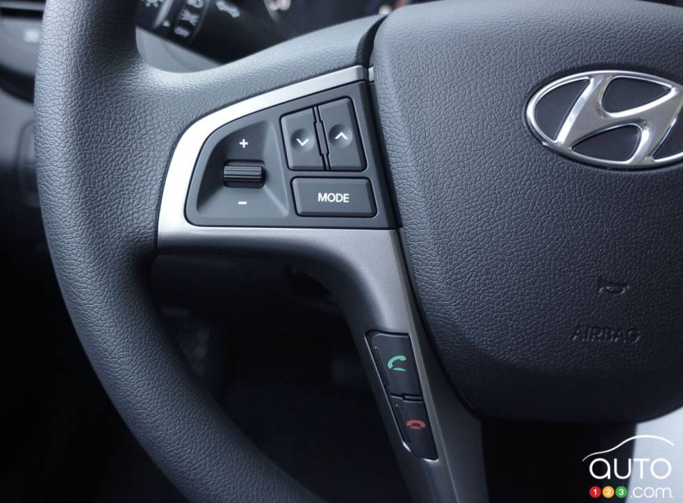2016 Hyundai Accent steering wheel mounted audio controls