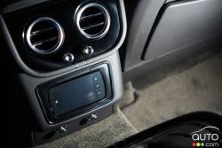 2017 Bentley Bentayga rear seats climate control