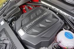 2017 Porsche Macan GTS engine