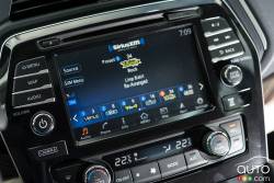 2015 Nissan Maxima Platinum infotainement display