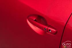 Poignée de porte sans clé de la Mazda 3 GT 2015